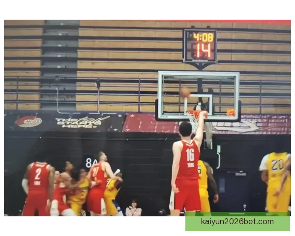 杨瀚森混音队巧妙运用英文数数干扰对手发球技巧赢得比赛